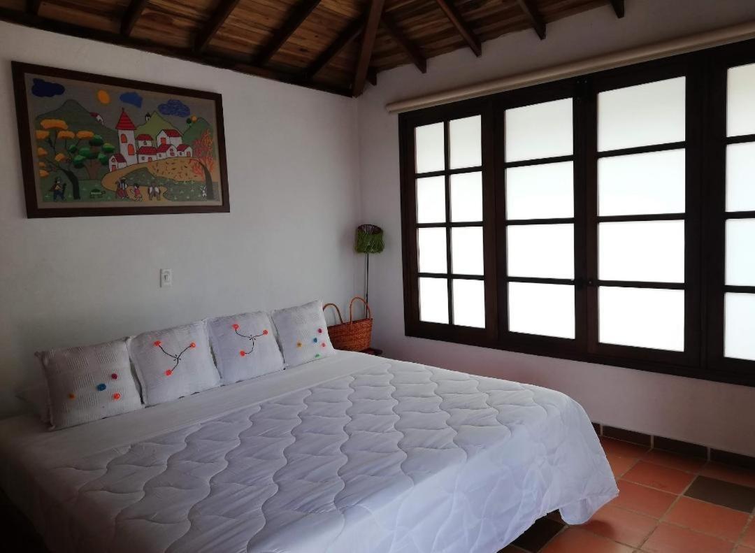 Casa Rayma Hotel Contratacion Екстериор снимка