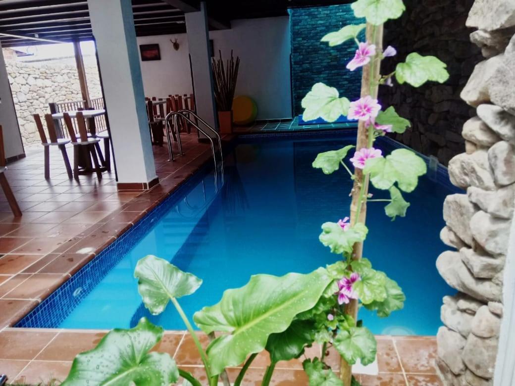 Casa Rayma Hotel Contratacion Екстериор снимка